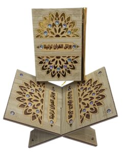 Alternative view of طقم المصحف الخشبي المغلف مع مقرأة فاخرة